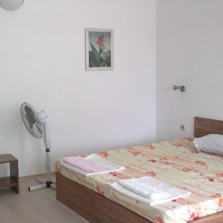 Hotel Neven Primorsko Buitenkant foto