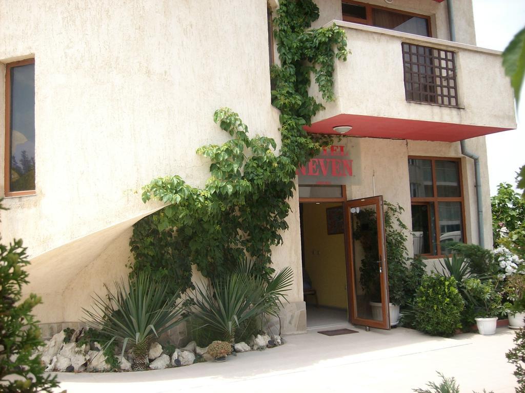 Hotel Neven Primorsko Buitenkant foto