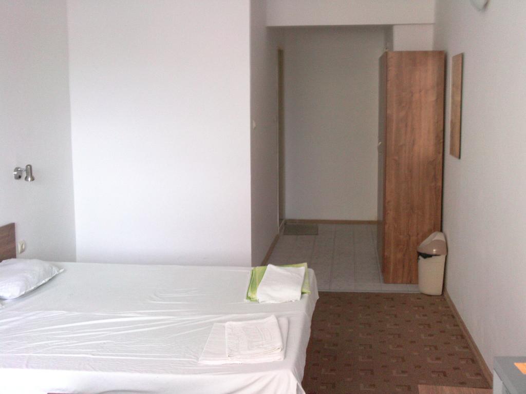 Hotel Neven Primorsko Buitenkant foto
