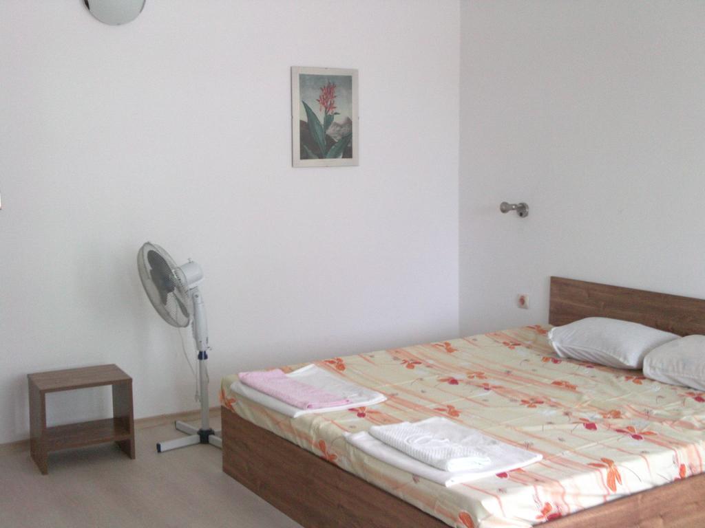 Hotel Neven Primorsko Buitenkant foto