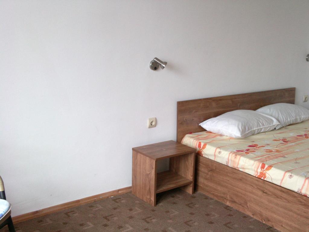 Hotel Neven Primorsko Buitenkant foto