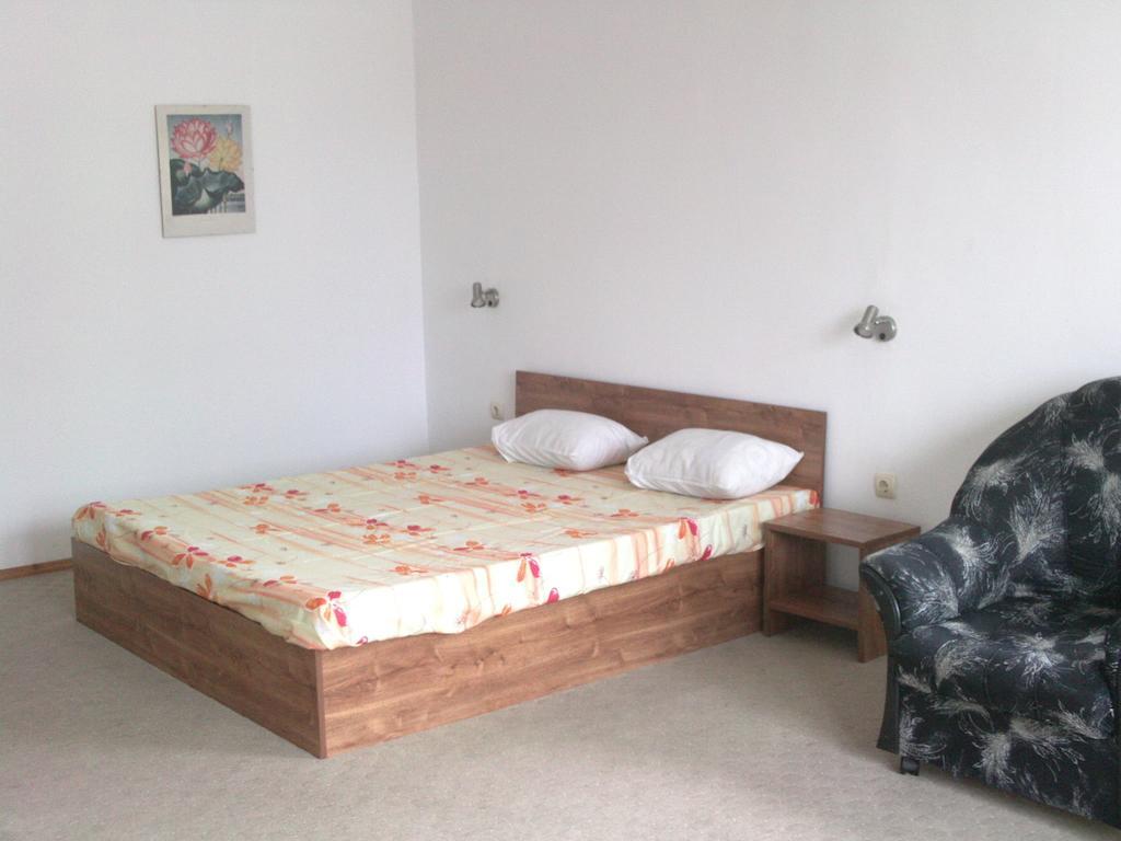 Hotel Neven Primorsko Buitenkant foto